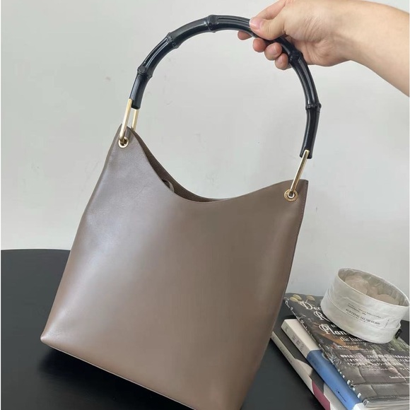 Gucci bag with bamboo handle - Picture 1 of 8